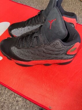 Jordan 13 Retro
Bred (2017) SZ 9.5 M PREOWNED EXCELLENT NO BOX